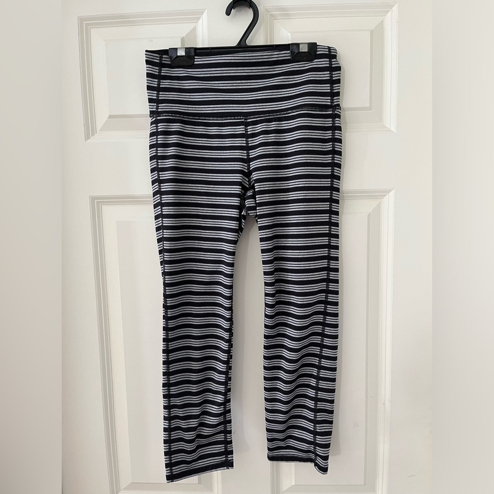 Athleta Chaturanga Leggings black & gray striped workout activewear Size S
